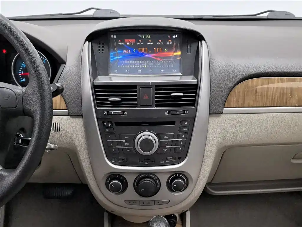 Buick Excelle 2015 1.5L Automatic Classic фото 12