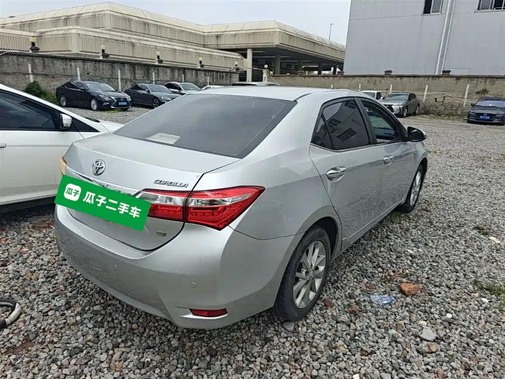 Toyota Corolla 2014 1.6L CVT GL-i Leather Edition фото 7