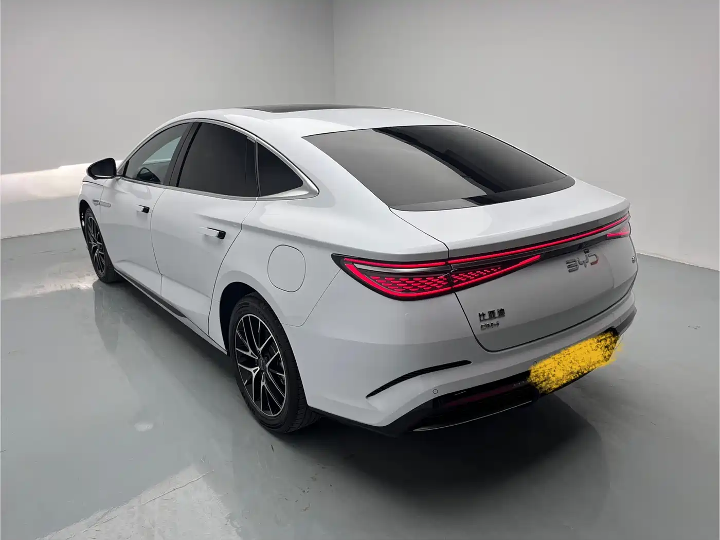 BYD Seal 2024 Glory Edition DM-i 1.5L 121km Luxury фото 6