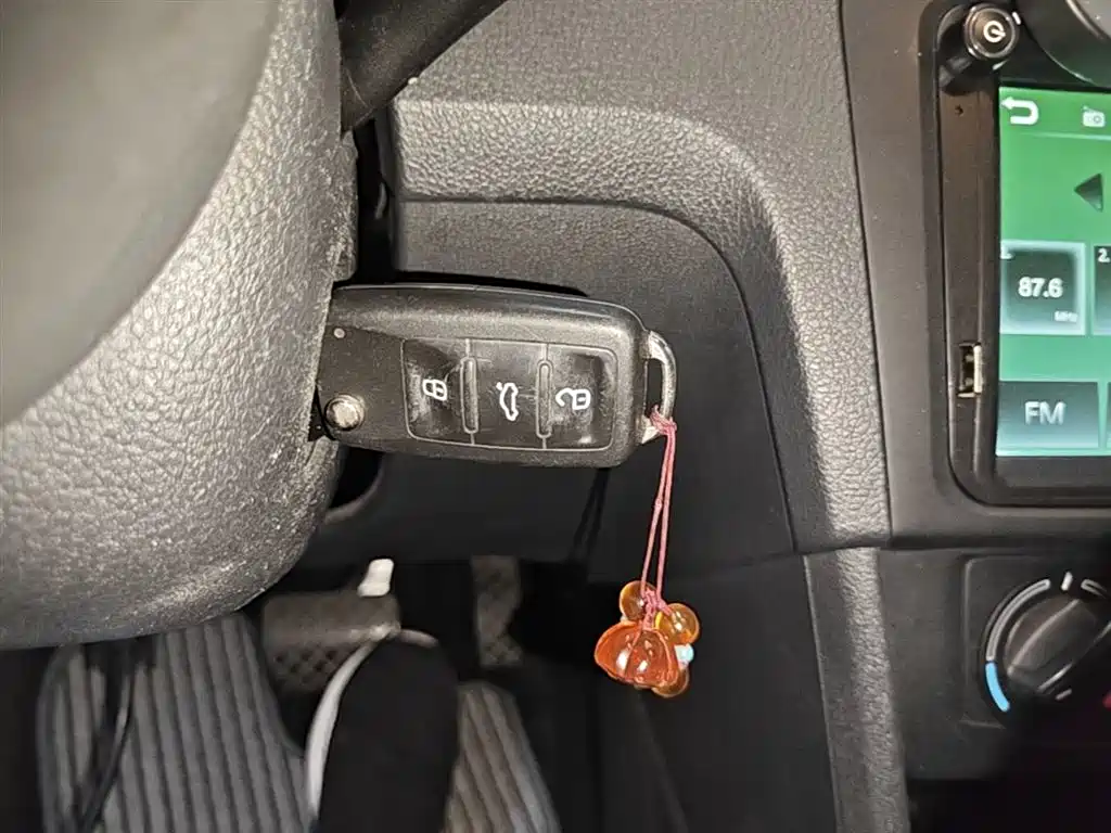Škoda Skoda Rapid Spaceback 2016 Facelift 1.6L Automatic Innovation Edition фото 9