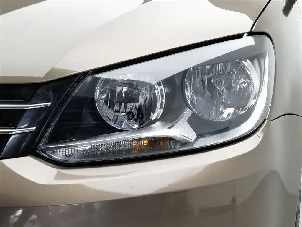 Volkswagen Touran 2013 1.4T Manual Trend 5-seater фото 7
