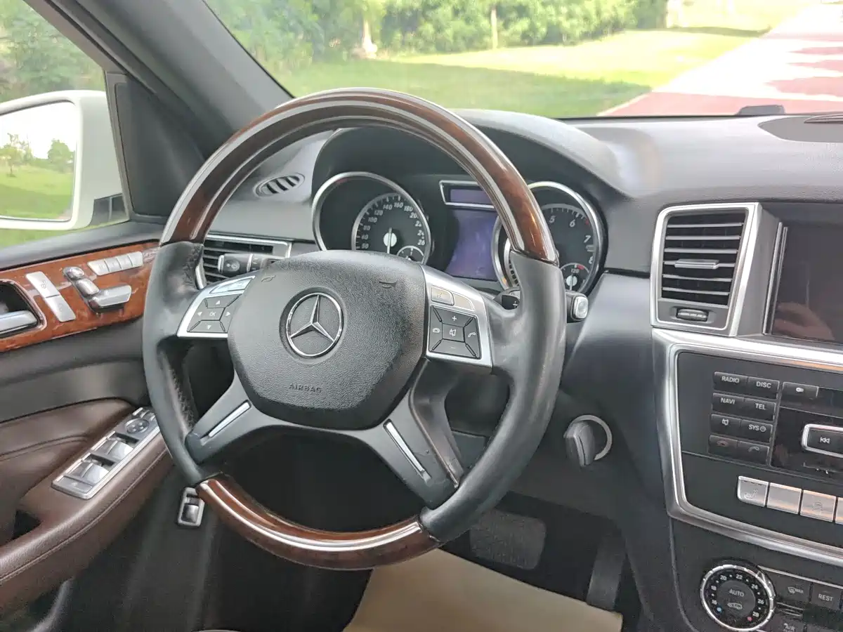 Mercedes-Benz M-Class 2012 Model ML 350 Luxury фото 16