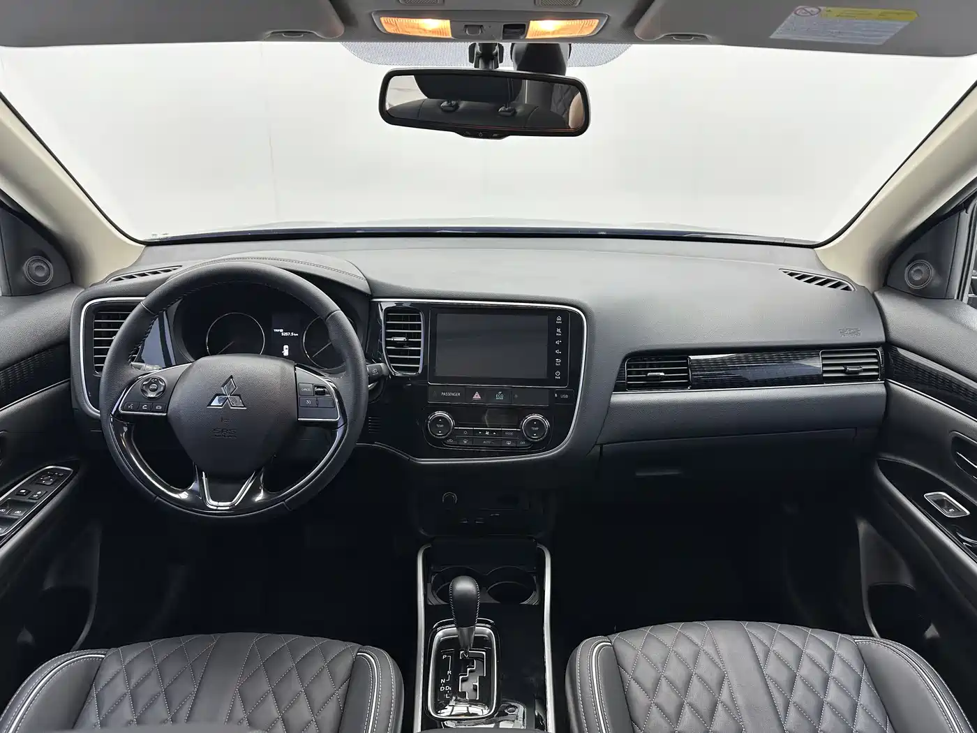 Mitsubishi Outlander 2021 Facelift 2.0L 2WD Premium Edition 5-Seater фото 7