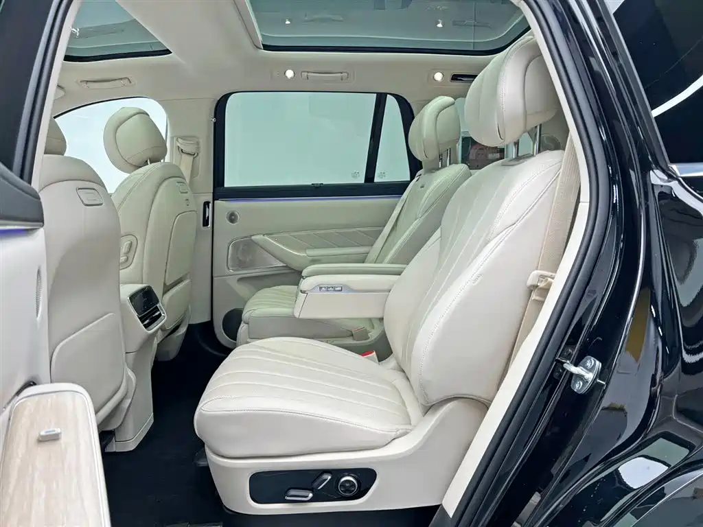 AITO Wenjie AITO M8 2025 Model Extended Range Max+ Edition 53.4kWh 6-Seater фото 14