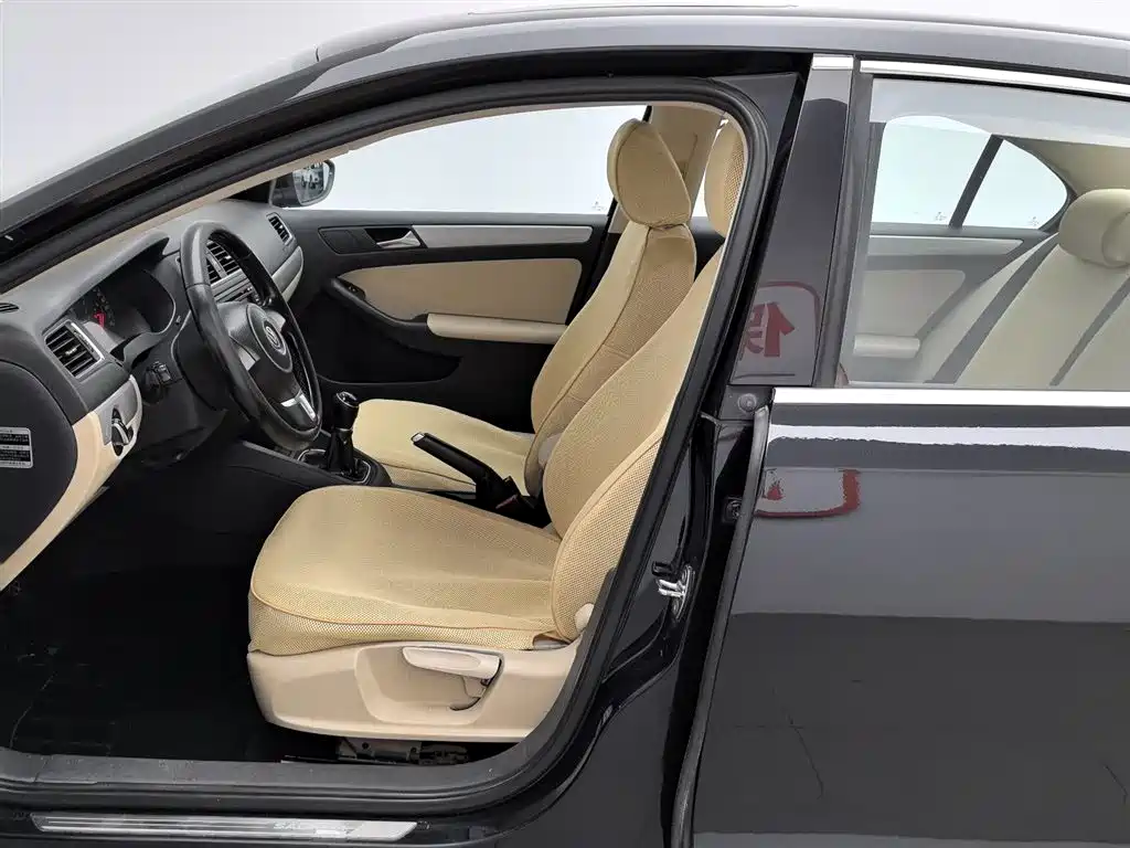 Volkswagen Sagitar 2014 1.6L Manual Comfort фото 10