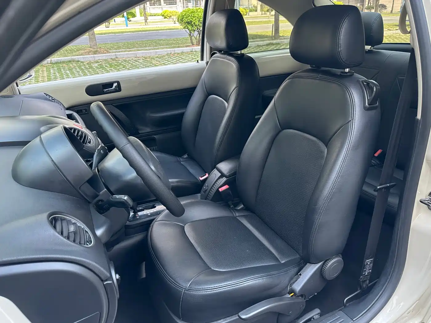 Volkswagen Beetle 2010 Model 1.6 AT фото 15