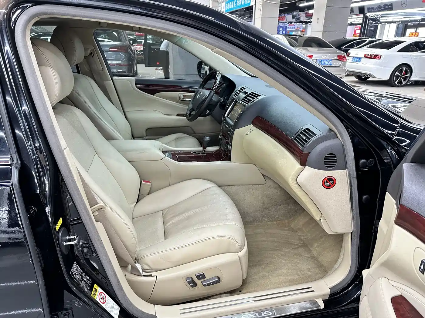 Lexus LS 2006 460L фото 15