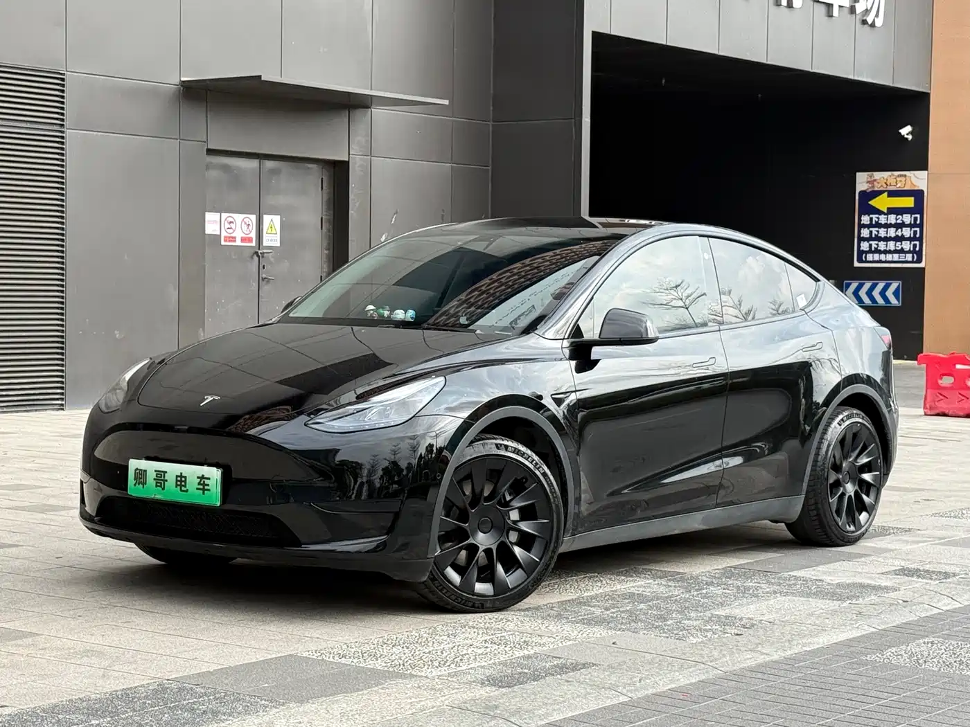 TESLA MODEL Y