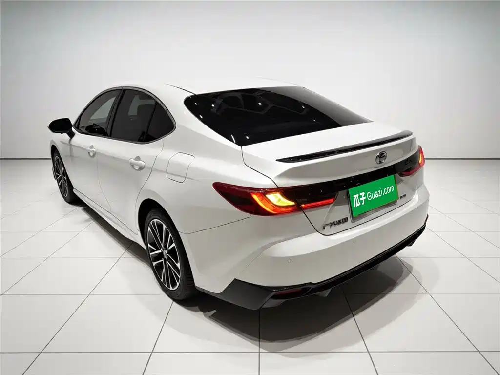 Toyota Camry 2026 Hybrid 2.0HSE Sport Lite Edition фото 5