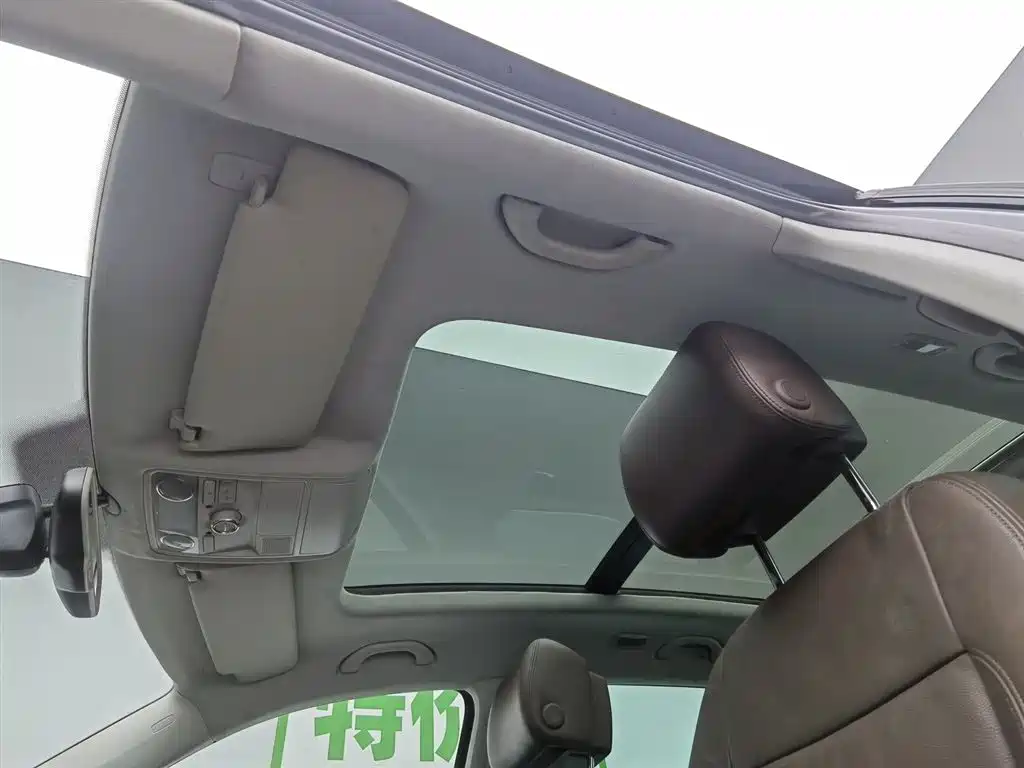 Volkswagen Tiguan 2012 2.0TSI Comfort фото 14