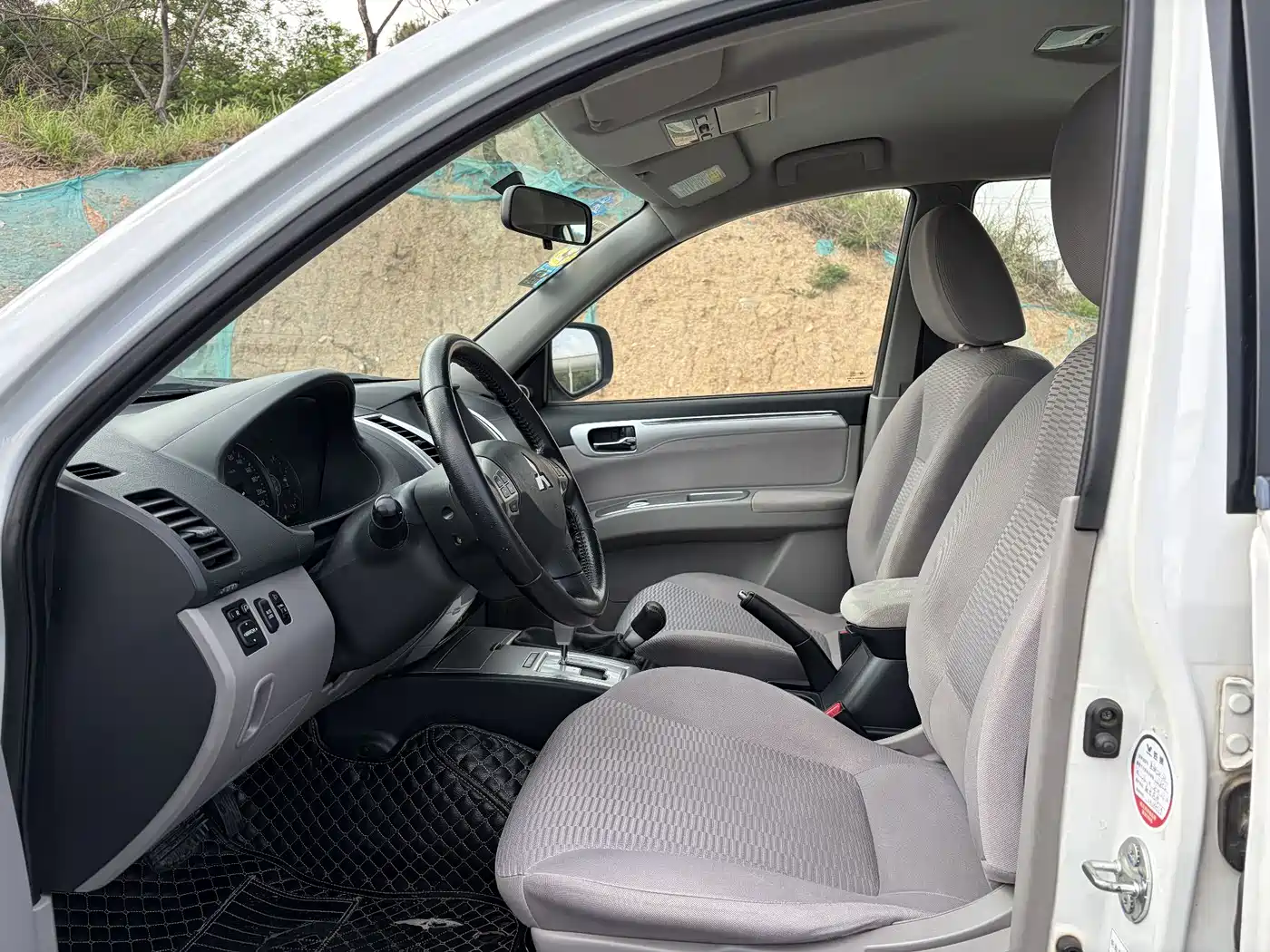 Mitsubishi Pajero Sport 2013 3.0L AWD Executive фото 4