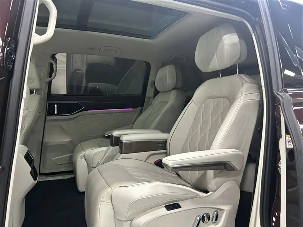 Volkswagen Viloran 2022 380TSI Premium Edition фото 15