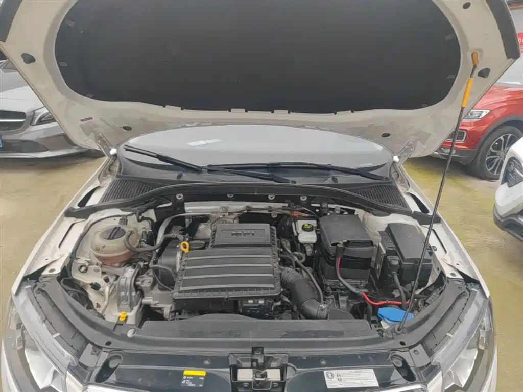 Škoda Octavia 2017 1.6L Automatic Smart Edition фото 20