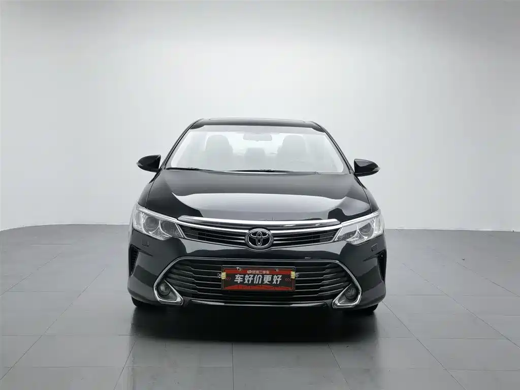 Toyota Camry 2015 2.5G Luxury Navigation Edition фото 3
