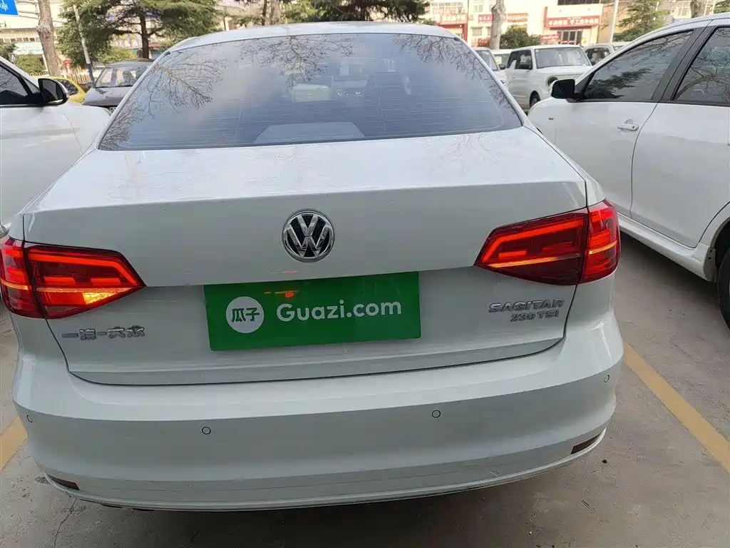 Volkswagen Sagitar 2015 230TSI Automatic Comfort фото 6