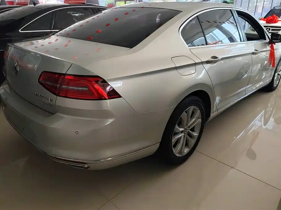 Volkswagen Magotan 2018 Facelift 330TSI DSG Luxury фото 3
