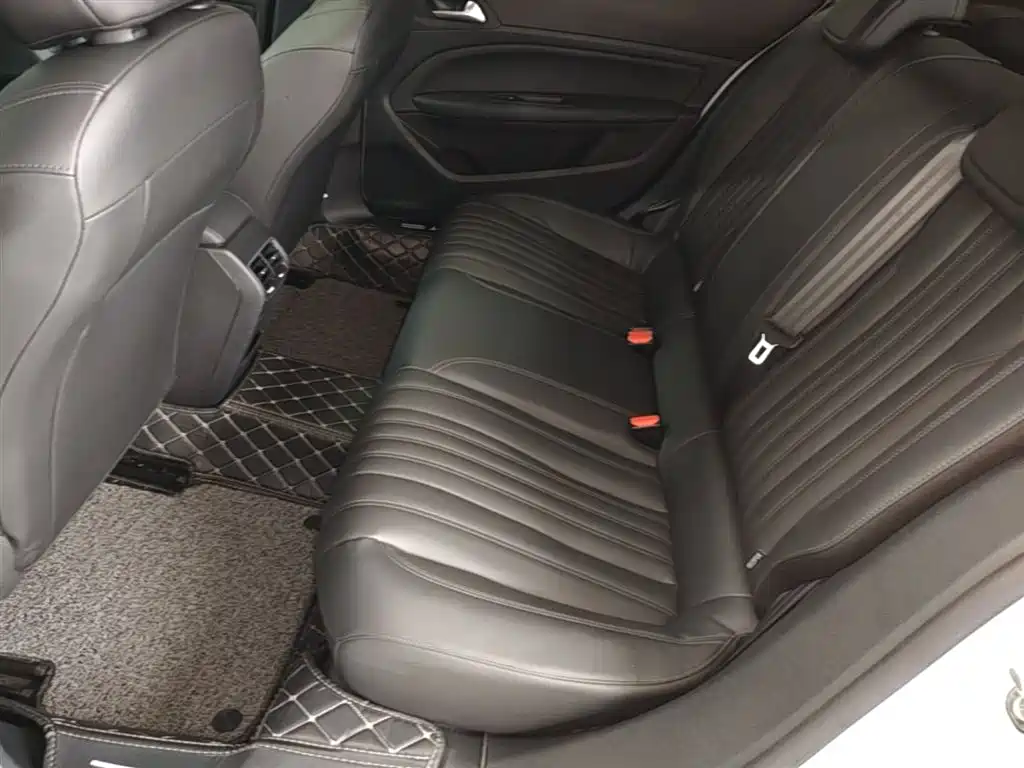 Peugeot 408 2022 1.6T Light Chaser Edition фото 13
