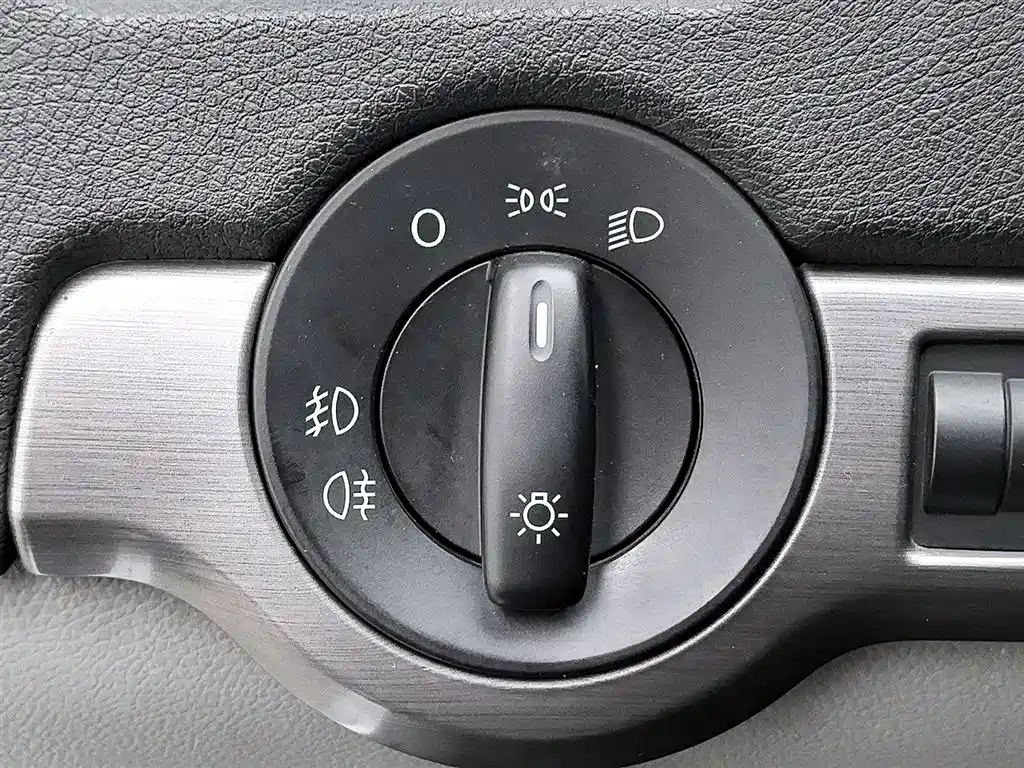 Škoda Octavia 2012 1.6L Manual Yijie Edition фото 21