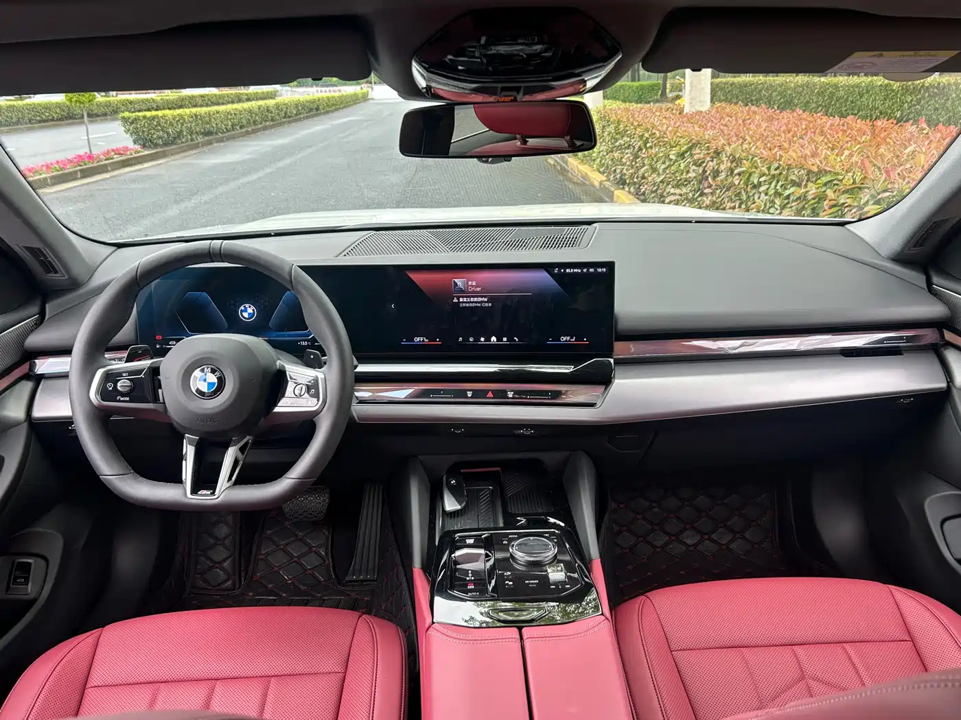 BMW 5 Series 2025 530Li Leading M Sport Package фото 4