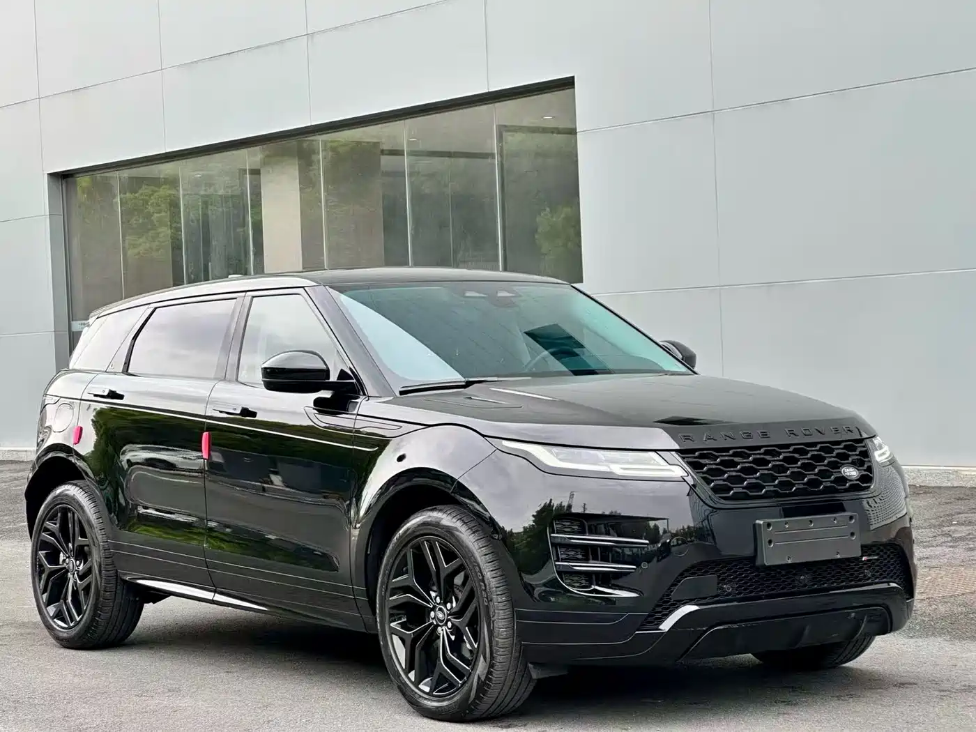 Land Rover Range Rover Evoque 2023 Range Rover Evoque L 249PS Luxury Edition фото 3