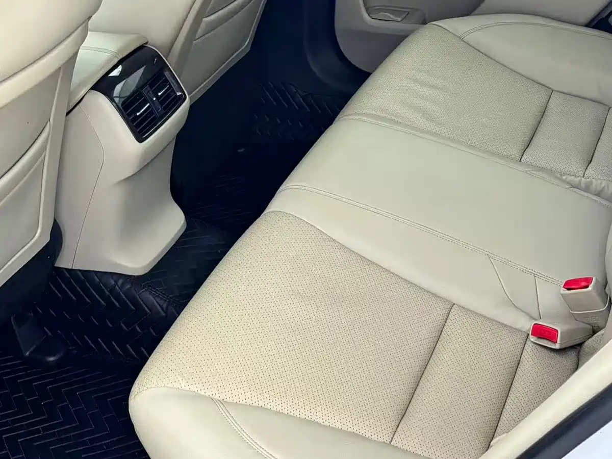 Фото 9 - Honda Accord