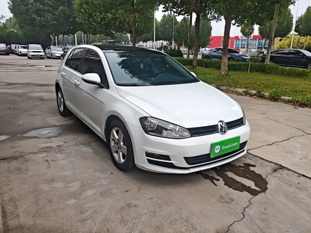 Photo 4 - Volkswagen Golf