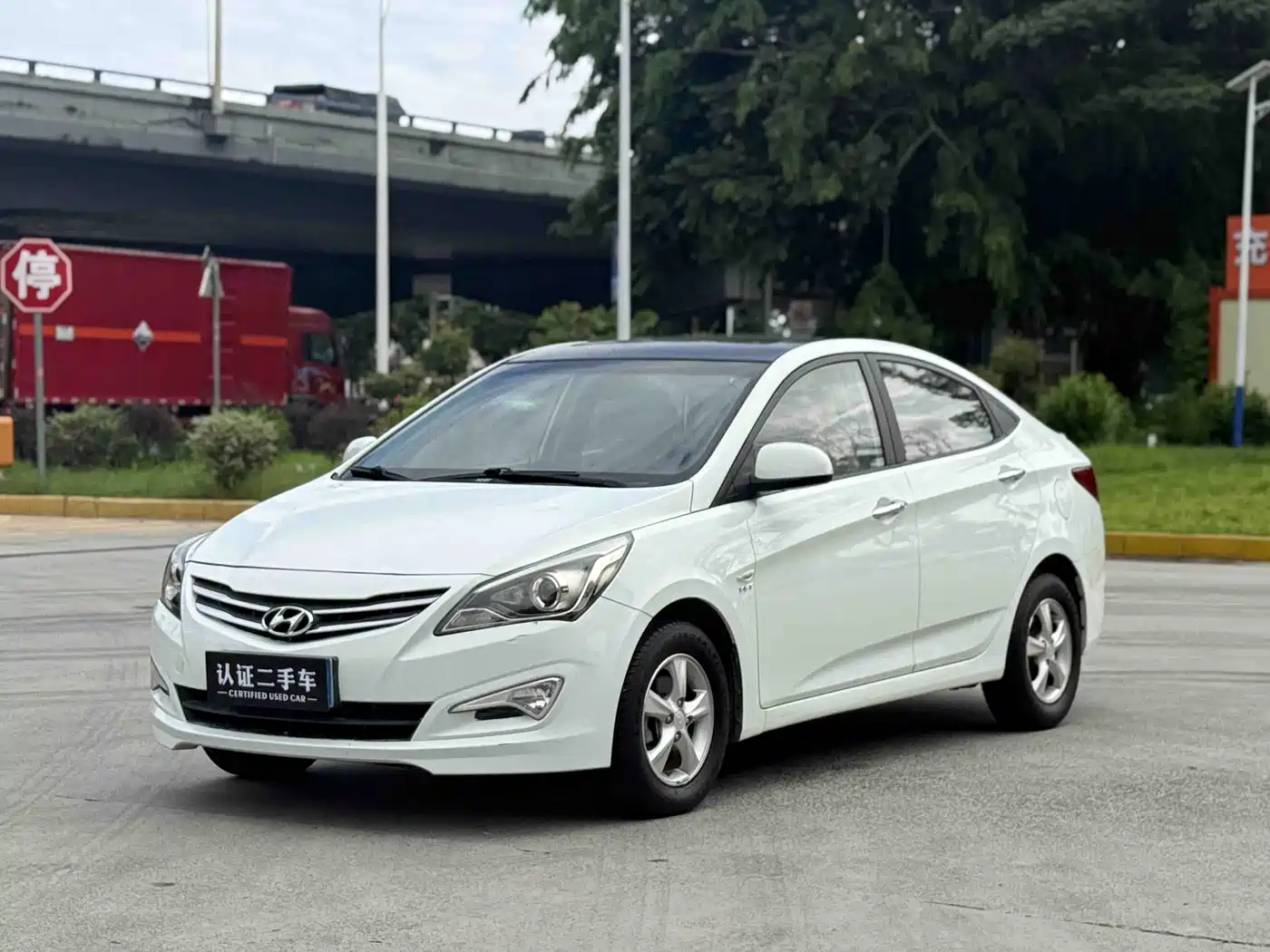 Hyundai Verna 2014 1.4L Automatic Leading GLX фото 10