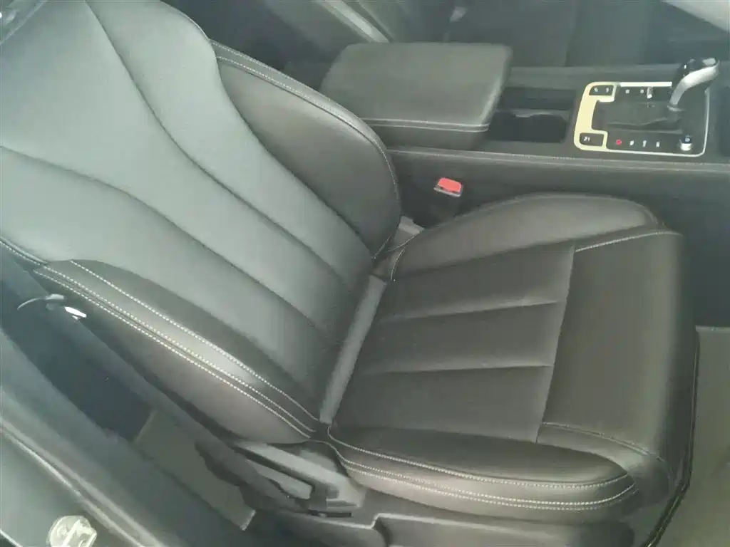 BYD Tang 2018 2.0T Automatic Smart Connection Delight Edition 7-Seater China V фото 25