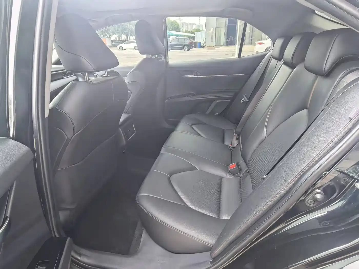 Фото 4 - Toyota Camry