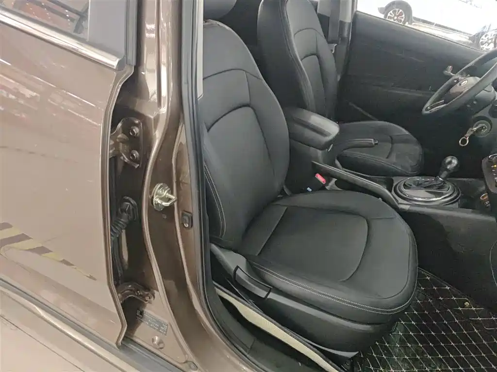 Kia Sportage 2015 2.0L Automatic 2WD GL фото 25