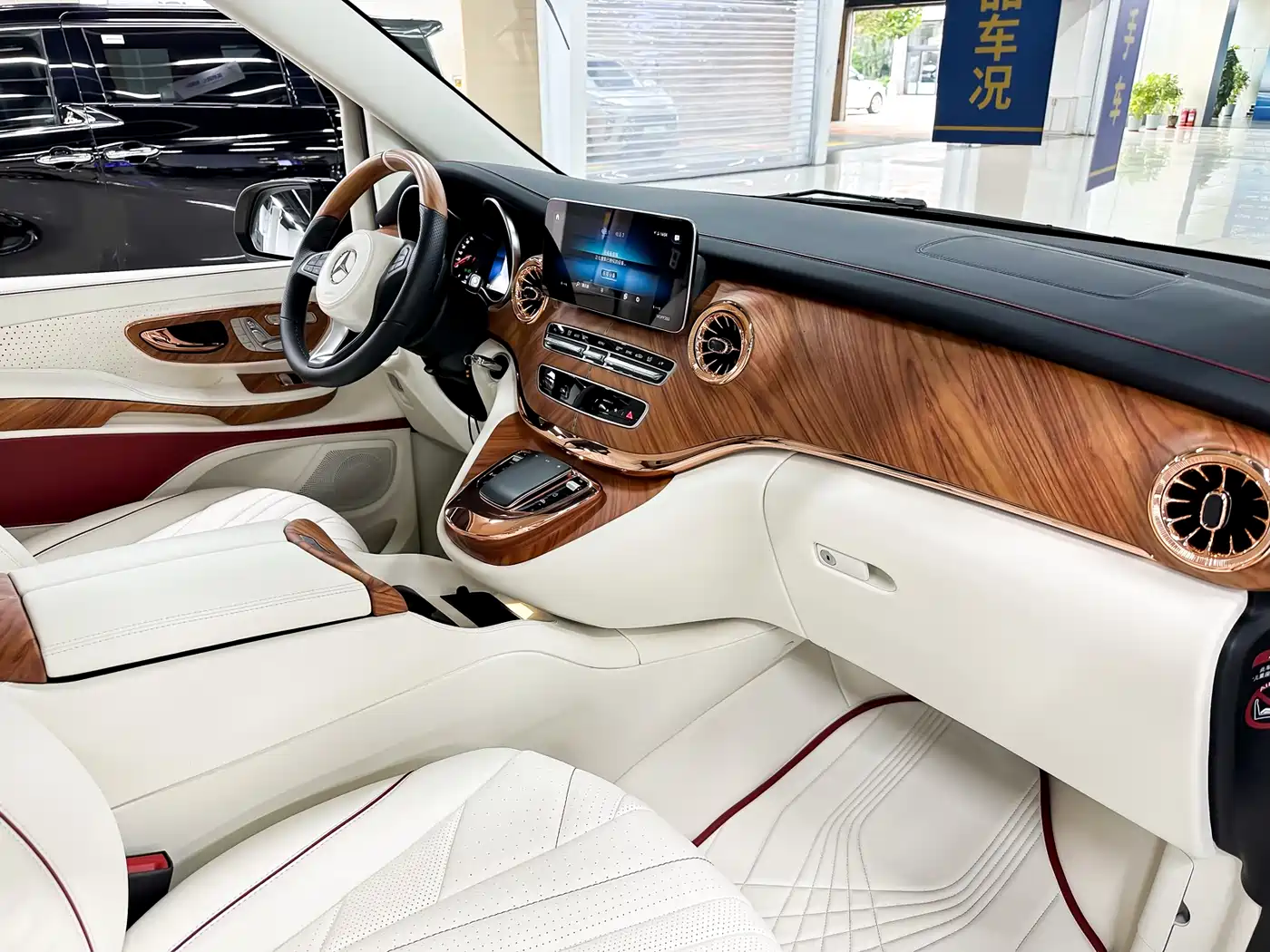 Mercedes-Benz V-Class 2022 V 260 L Long Wheelbase Luxury Edition фото 8