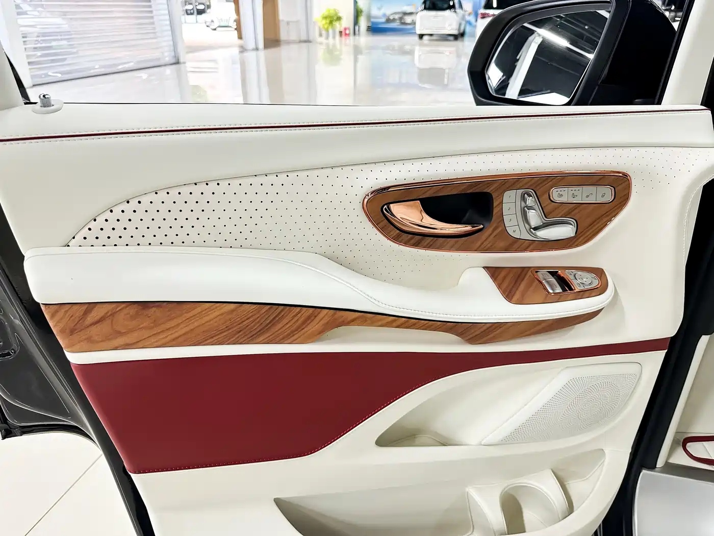 Mercedes-Benz V-Class 2022 V 260 L Long Wheelbase Luxury Edition фото 7