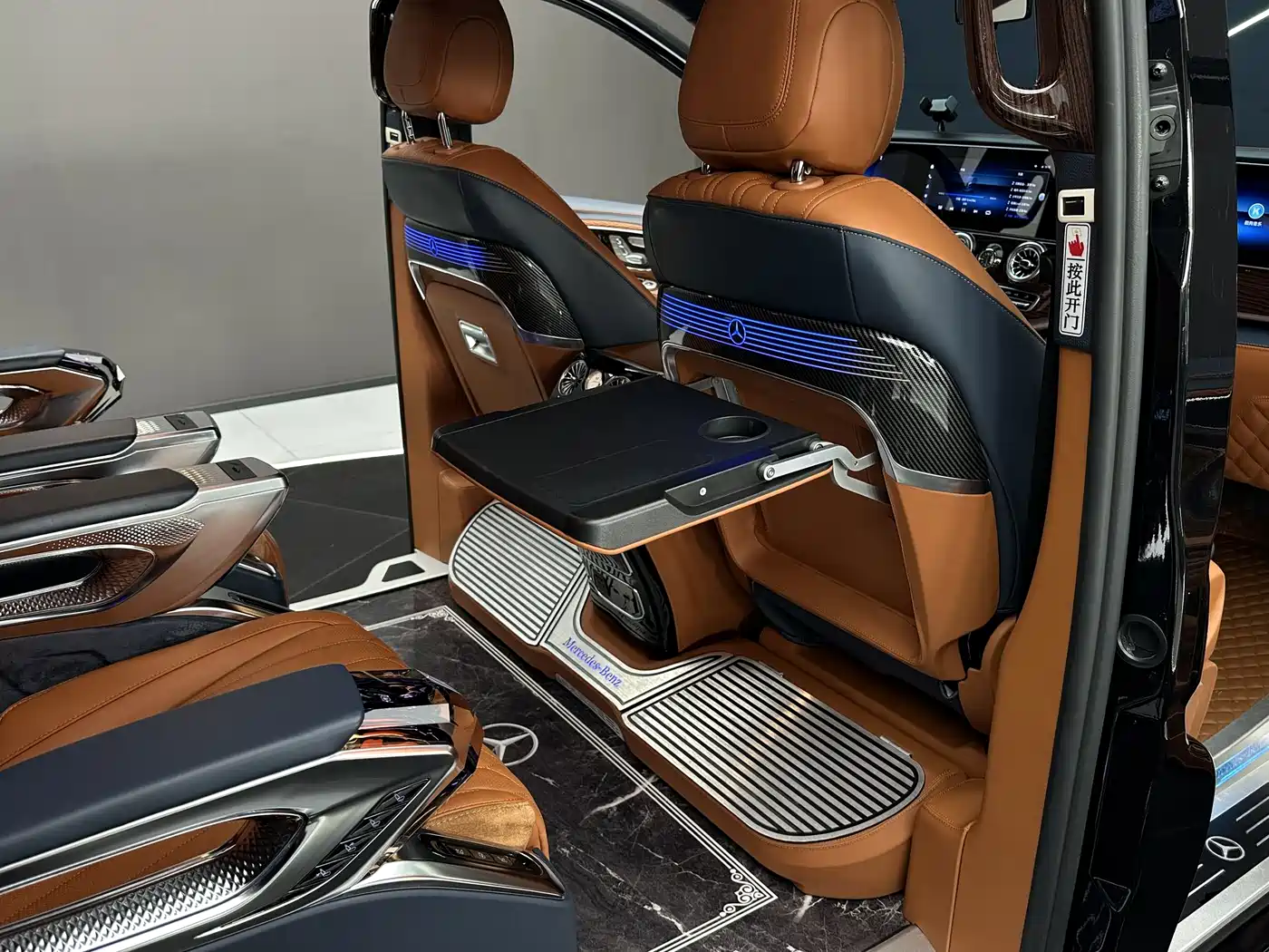 Mercedes-Benz Vito 2023 2.0T Business 7-Seater фото 5