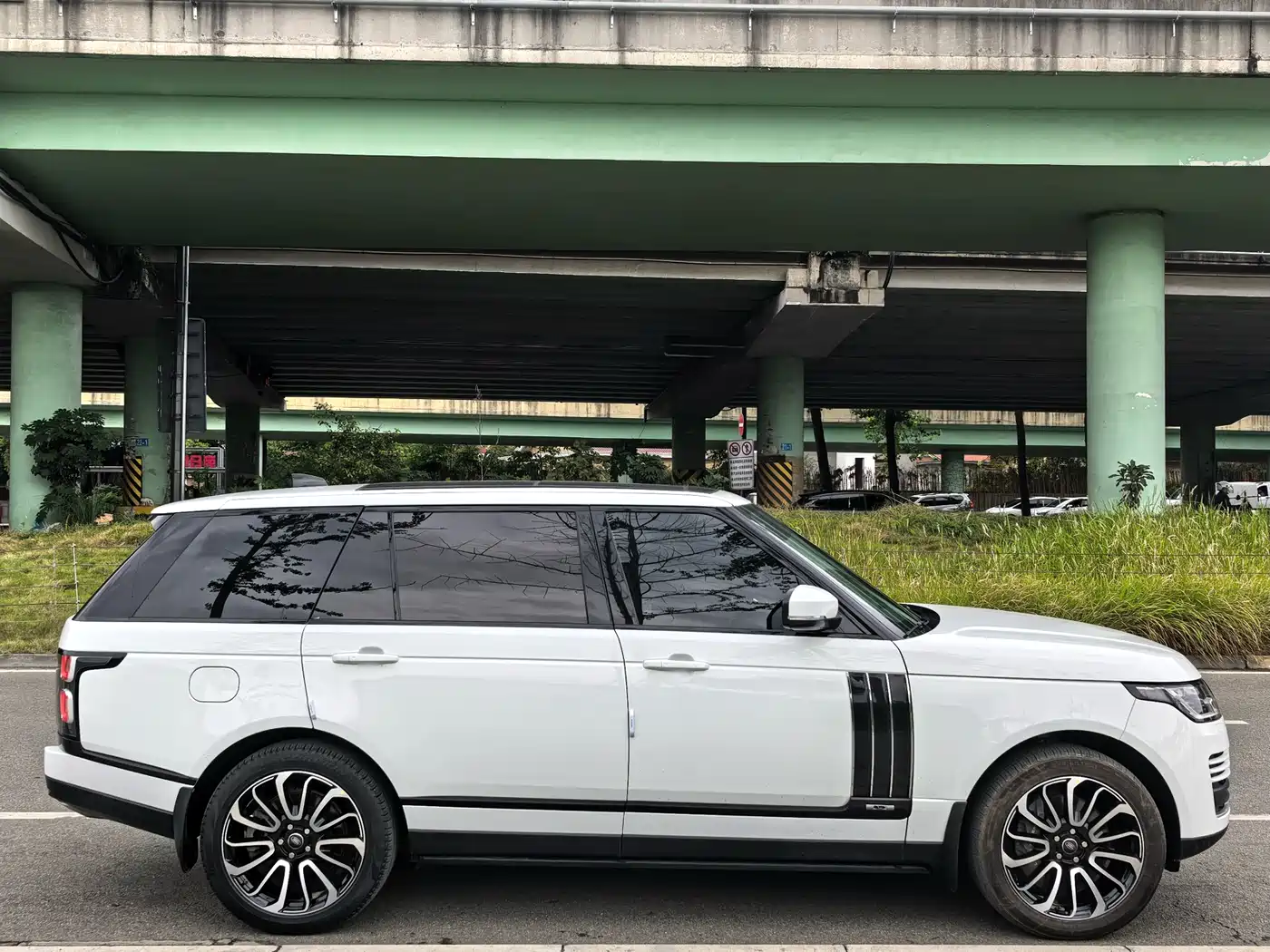 Land Rover Range Rover 2018 3.0 SC V6 Vogue Heritage Extended Edition фото 3
