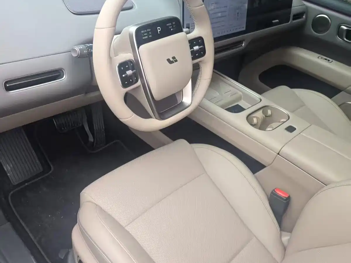 Li Auto i6 2026 2025 4WD Base Model