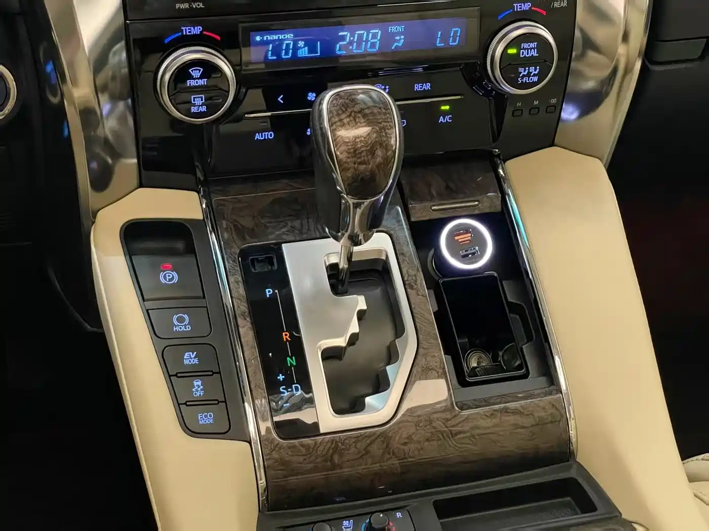 Toyota Alphard 2020 Hybrid 2.5L Premium Edition фото 12