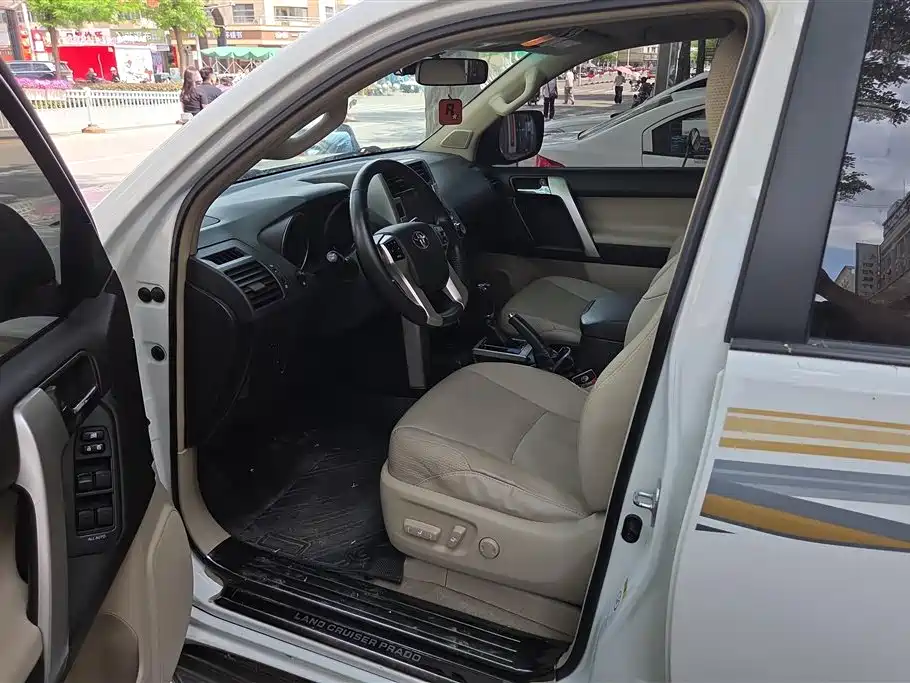 Toyota Prado 2010 4.0L Automatic TX-L фото 9
