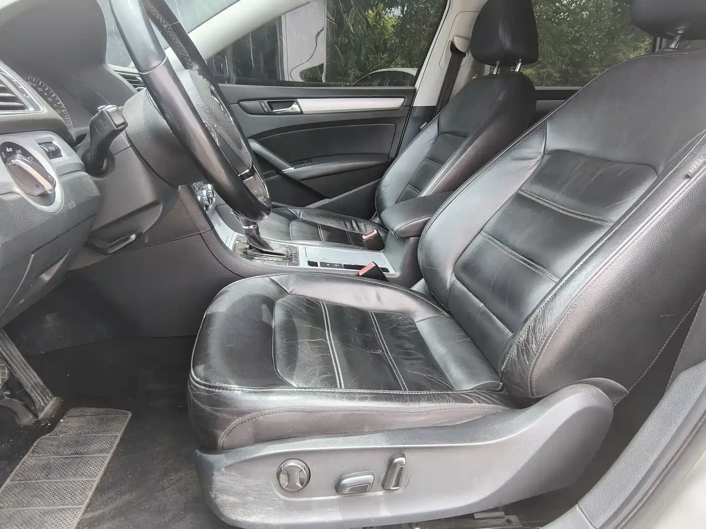 Volkswagen Passat 2015 1.8TSI DSG Honor Edition фото 4