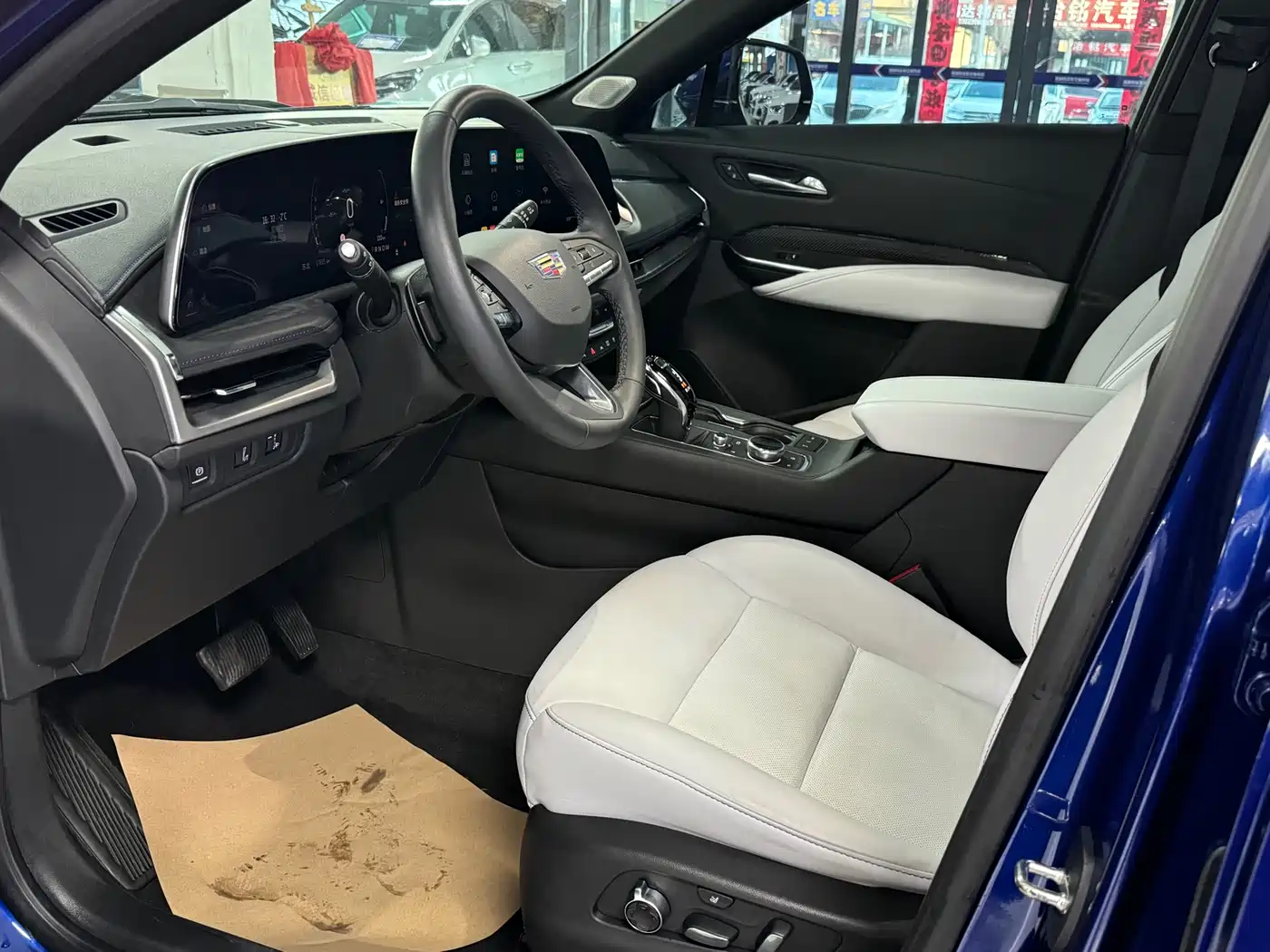 CADILLAC XT4