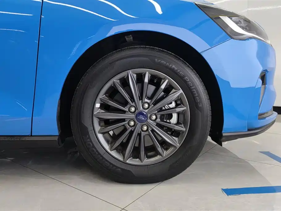 FORD FOX