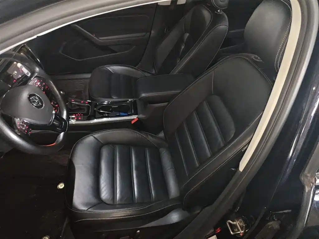 Volkswagen Passat 2017 330TSI DSG Prestige фото 15