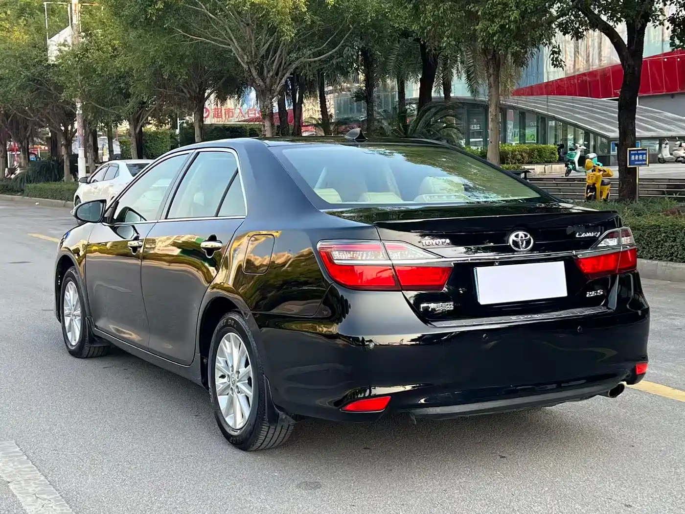 Toyota Camry 2015 2.0G Leading Edition фото 4