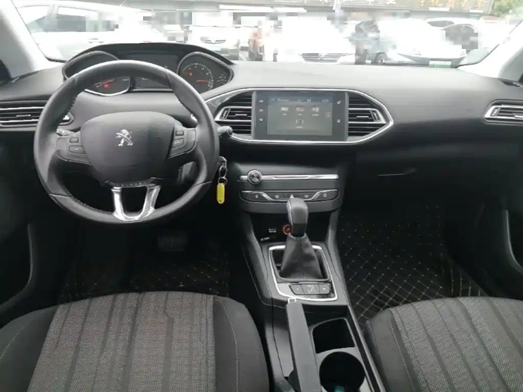 Peugeot 308S 2015 1.2T Auto Dynamic Edition фото 6