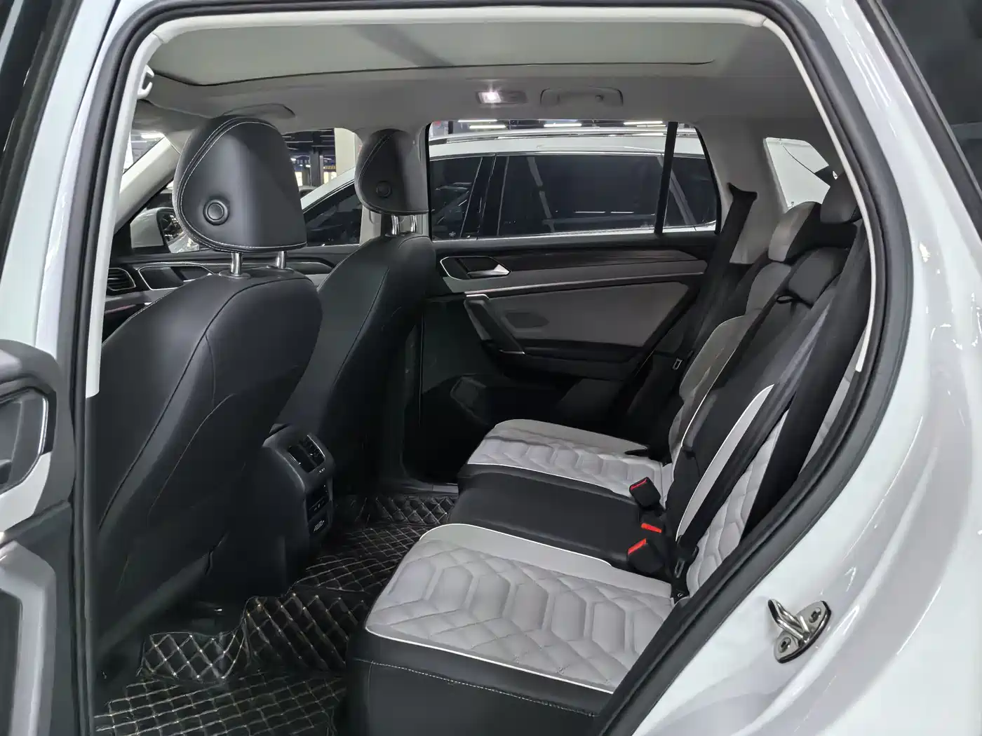 Volkswagen Tayron 2023 300TSI 2WD Luxury Plus Advanced Edition фото 9