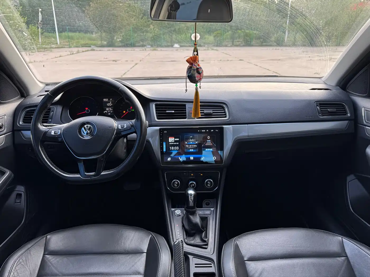 Volkswagen Lavida 2017 1.6L Automatic Comfort Edition фото 10