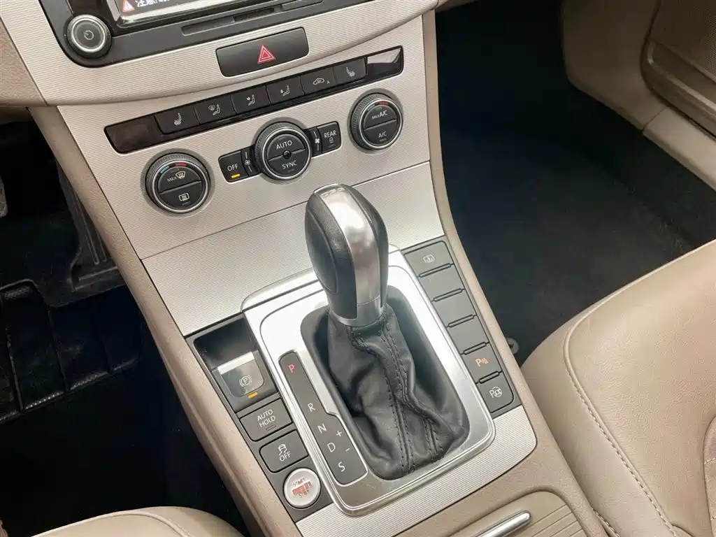 Volkswagen Magotan 2013 2.0TSI Premium фото 11