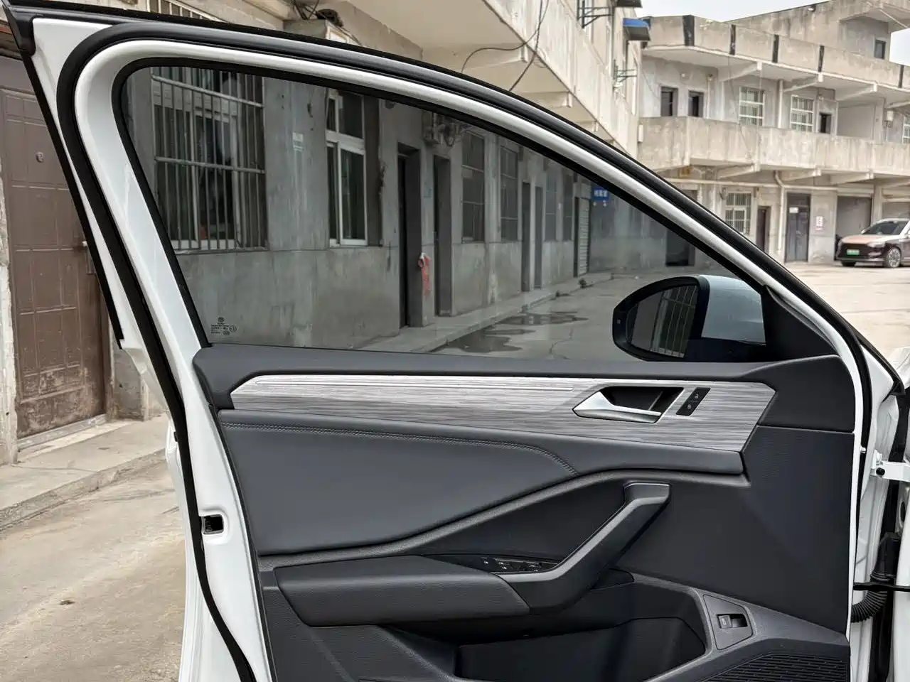 Volkswagen Sagitar 2024 300TSI DSG Surpass Edition фото 9