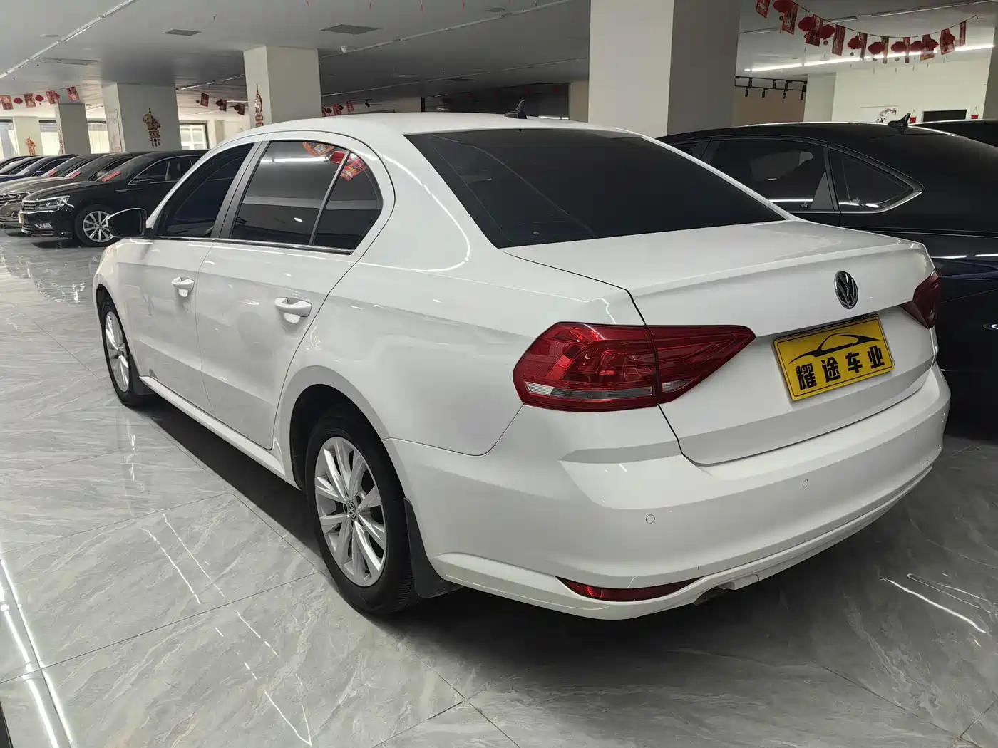 Volkswagen Lavida 2017 1.6L Automatic Comfort Edition фото 6