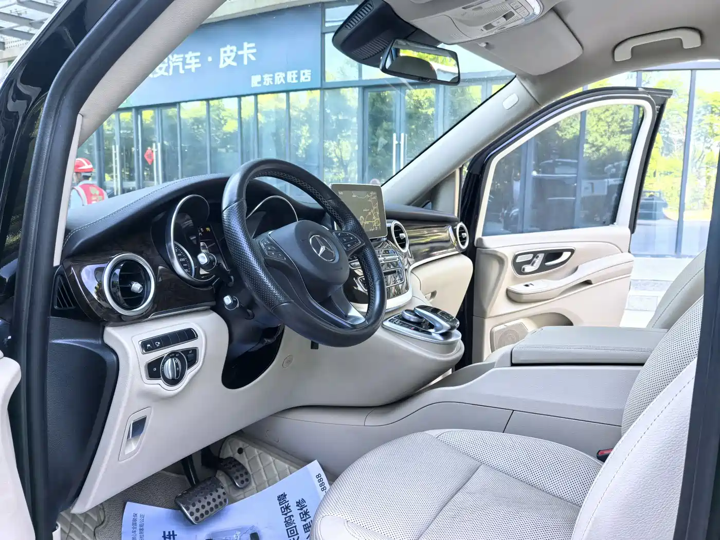 Mercedes-Benz V-Class 2017 Model V 260 L Premium Extended Edition фото 13