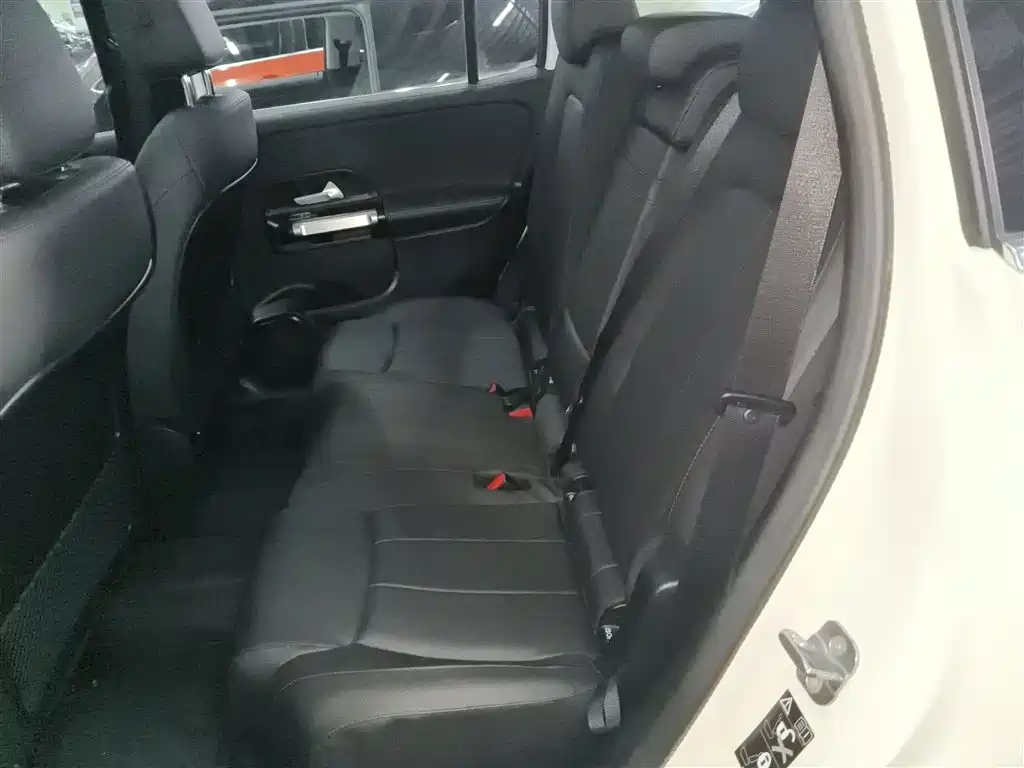 Mercedes-Benz GLB 2024 GLB 200 Dynamic фото 13